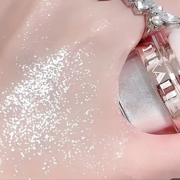 Body Shimmer - Picture 5 of 6